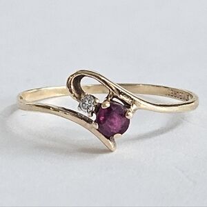 Vintage Dainty 14K Yellow Gold Burmese Ruby & Natural Diamond Ring Size 8.25